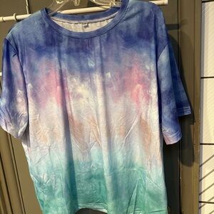 NEW Watercolor Tie dye Blouse 💙🤍💚
Plus size 3XL